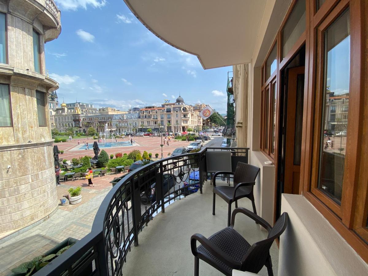 Cozy Studio On Europe Square Batumi Exterior foto