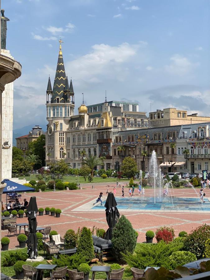 Guest House On Europe Square Batumi Exterior foto