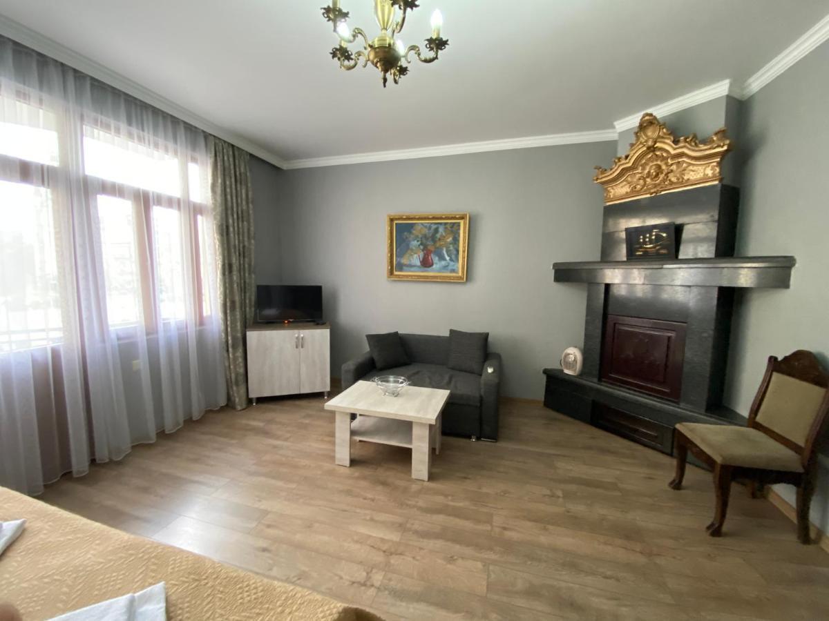 Cozy Studio On Europe Square Batumi Exterior foto