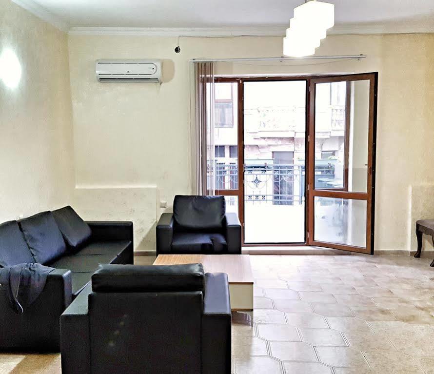 Cozy Studio On Europe Square Batumi Exterior foto